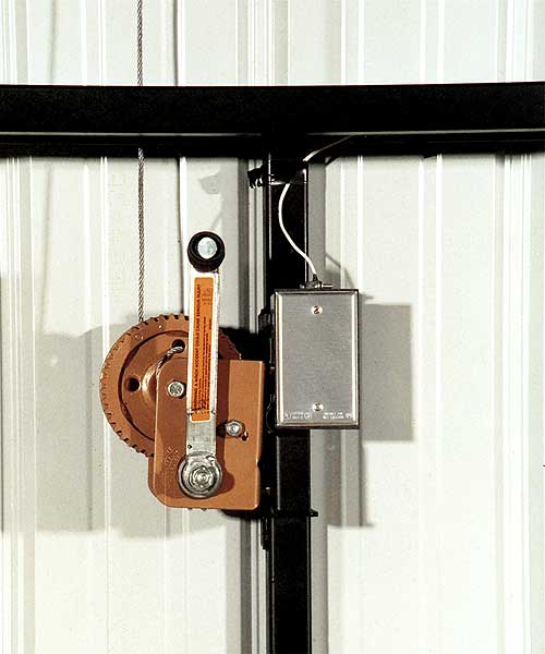 Single Location Crank Latch - Hi-Fold Door Corporation